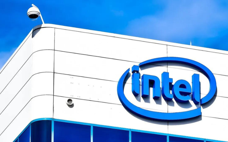 You are currently viewing Intel’s New Program: 300 AI Features Coming to PCs in 2024