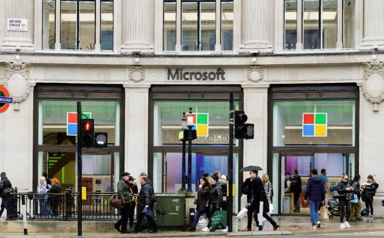You are currently viewing Microsoft Plans New AI Hub in London