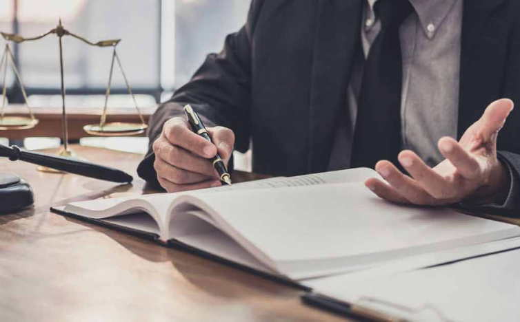 You are currently viewing AI Tool Helps Lawyers Sort Millions of Documents Quickly