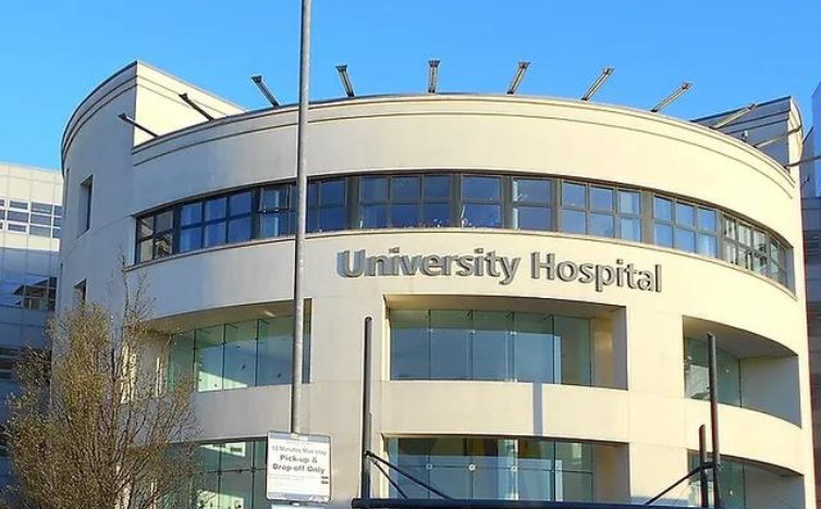 Read more about the article Warwickshire Hospitals Test AI for Scheduling Appointments