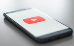 Read more about the article YouTube’s AI Reply Sparks Backlash with Strange Comments