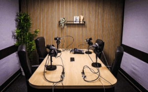 Read more about the article 7 Best AI Tools for Podcasters to Boost Quality Fast