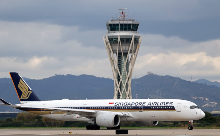 Read more about the article Singapore Airlines Teams Up with OpenAI to Test AI Tools
