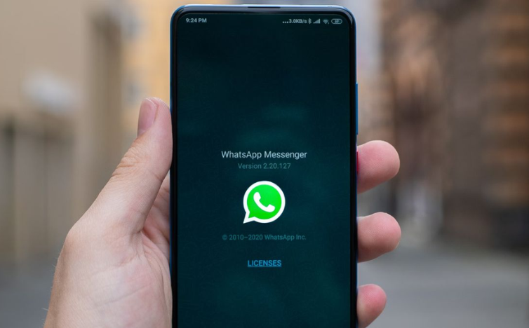 You are currently viewing WhatsApp Adds AI Tool to Create Profile and Group Pictures